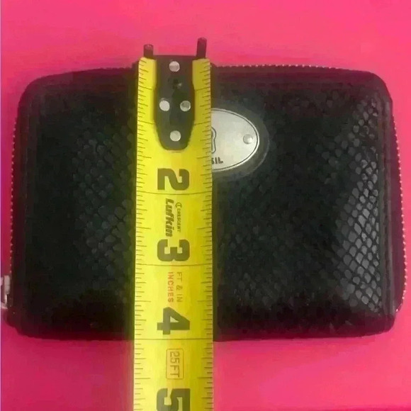 Fossil Wristlet Wallet Black Leather Snake Embossed Key Zipper Around No Strap - Picture 8 of 10